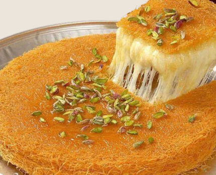 قطعة كنافة خشنة بالجبن